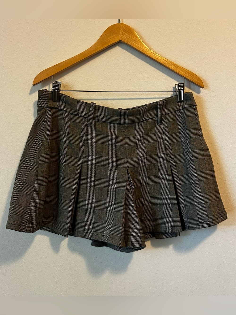 American Eagle Outfitters Women’s 10 Gray Plaid Pleated Skort